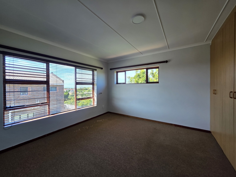 4 Bedroom Property for Sale in Wavecrest Eastern Cape